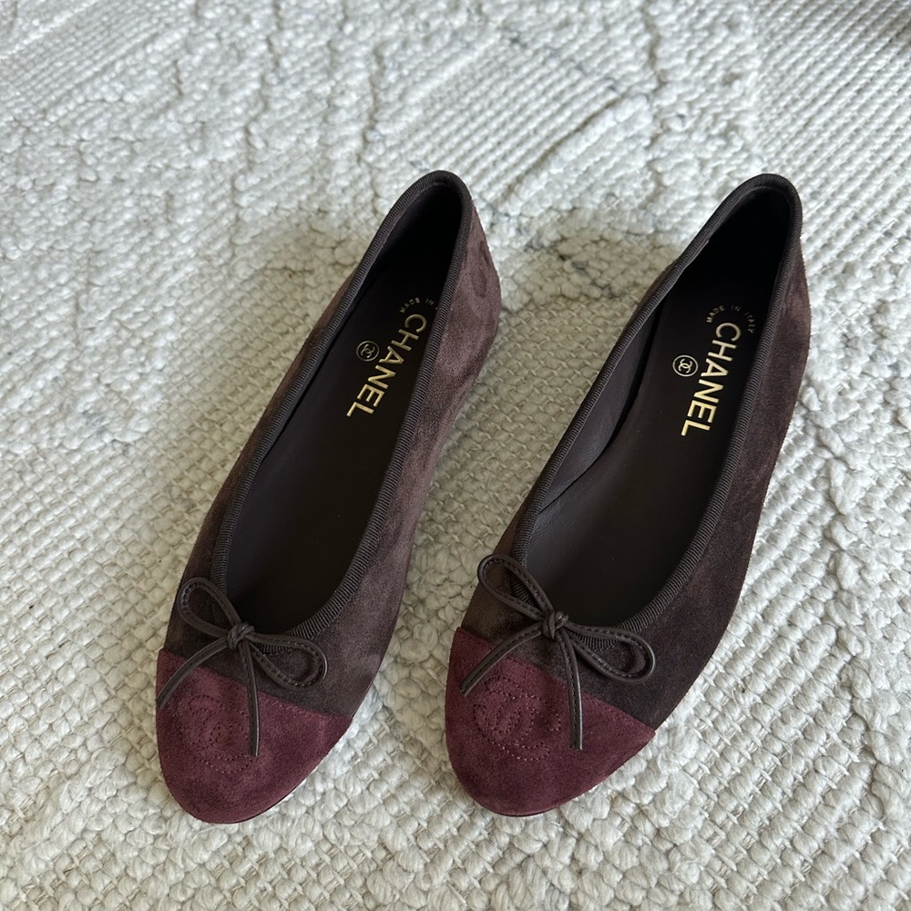 Chanel 25A suede Brown and burgundy ballerina flats